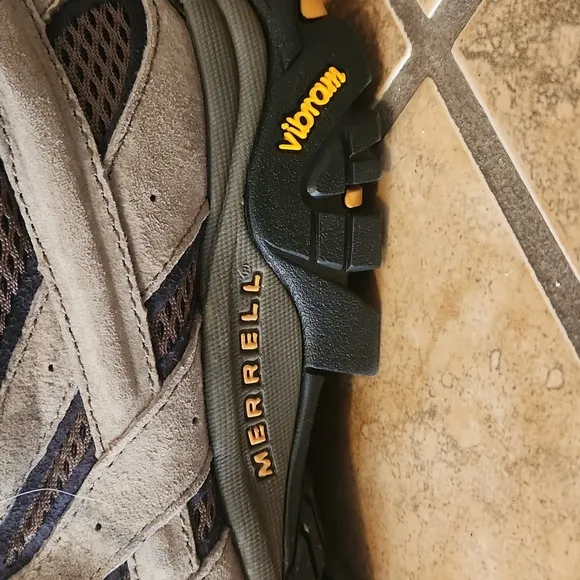 Merrell Moab 2 Men's Mid Hiking Boots