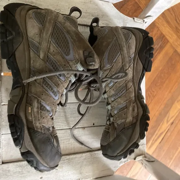 Merrell Vibram 6.5 grey hiking boots