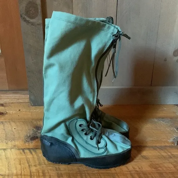Military Muk Luk Extreme cold weather boots Green Size Small (7-8)