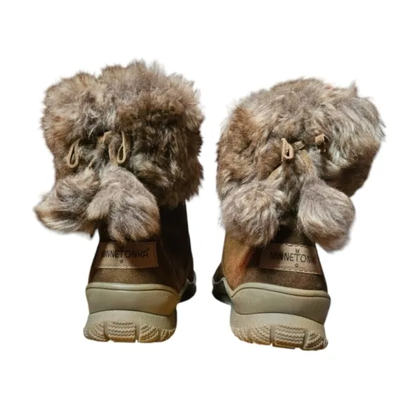 Minnetonka Boots Ankle Brown Suede Leather Faux Fur Cuff Lined Tread sz 7