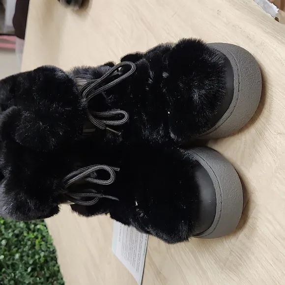 Moon Boot Black Fur Boots