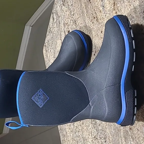 Muck Element Kids Waterproof Fleece Lined Boots Size US 1