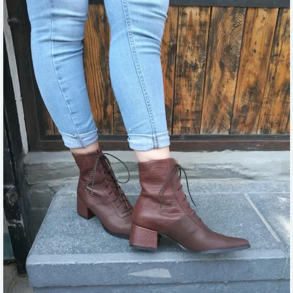 New Anthropologie Jeffrey Campbell SquareToe Lace-Up Boots Size 9