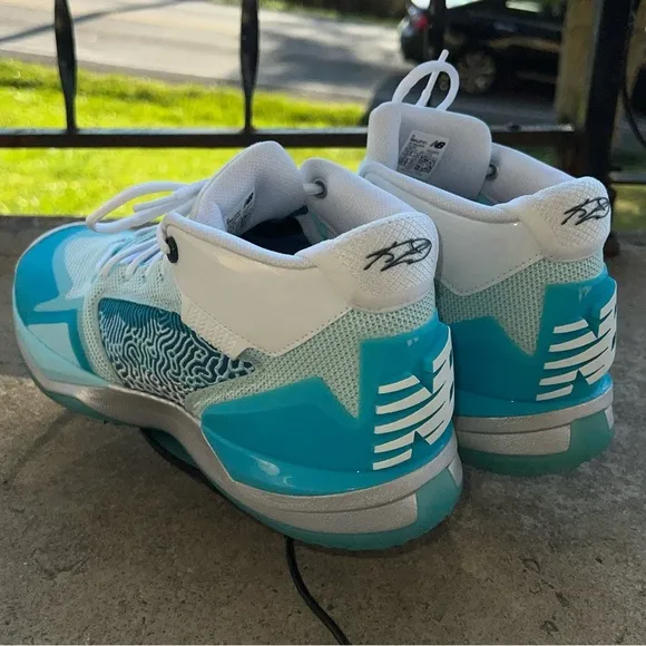 New Balance Kawhi “Santa Klaws” Basketball BBKLSTO1 Blu/Wht - Men’s Sz 10.5D