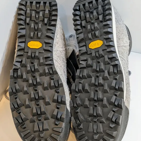 New Balance Rainier Hiking Boots Vibram Raincloud Gray URAINAD New Men's Size 9