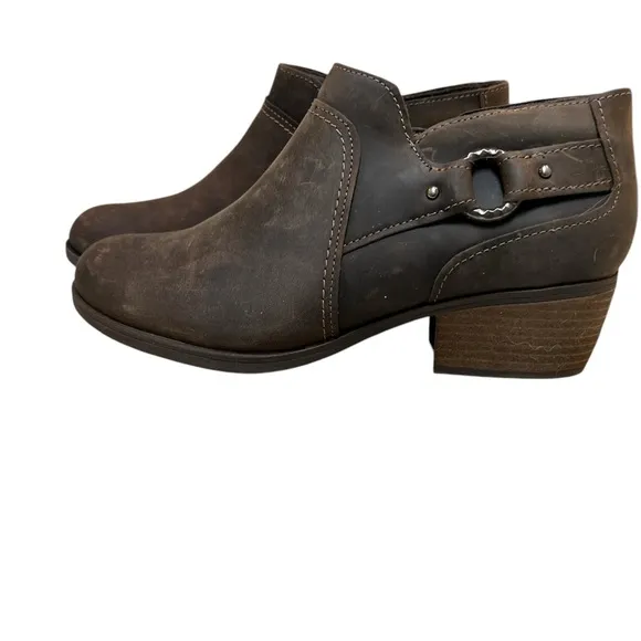 NEW “Clark’s” Brown Leather Ankle Boots Sz 8