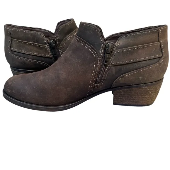 NEW “Clark’s” Brown Leather Ankle Boots Sz 8