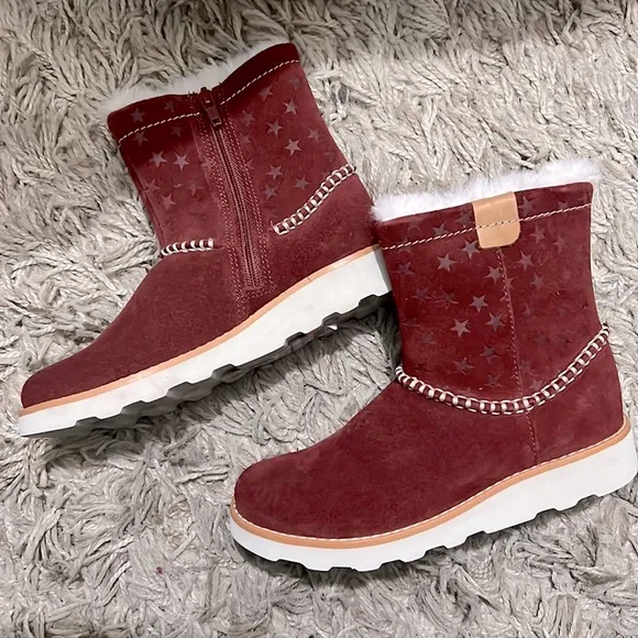 NEW Clarks Crown Piper Dark Red Suede Fur Lined Boots, Girls Size UK 12.5 US 13