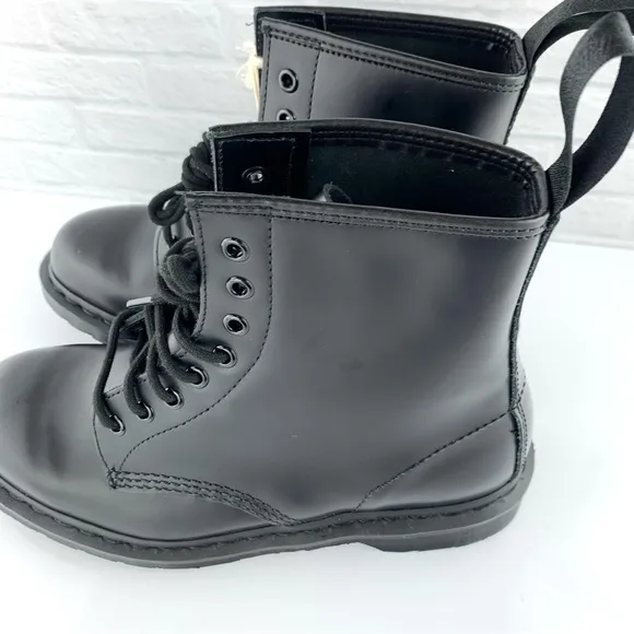 NEW! Dr. Marten’s 1460 Mono Smooth Leather Lace Up Boots Size Women’s 9 M 8 UK 7