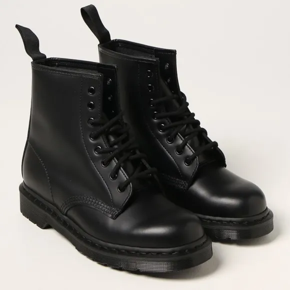 NEW! Dr. Marten’s 1460 Mono Smooth Leather Lace Up Boots Size Women’s 9 M 8 UK 7