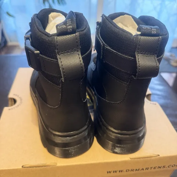 New Dr Martens unisex Combs tech 8 tie boots in black Size: 7(women)