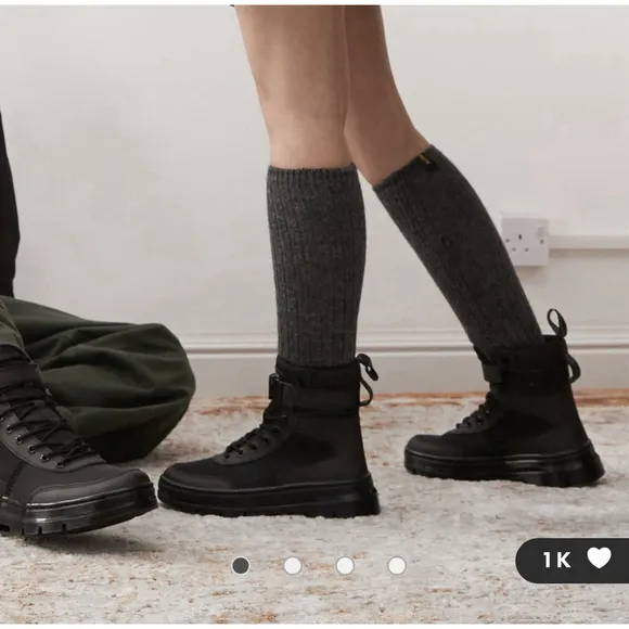 New Dr Martens unisex Combs tech 8 tie boots in black Size: 7(women)