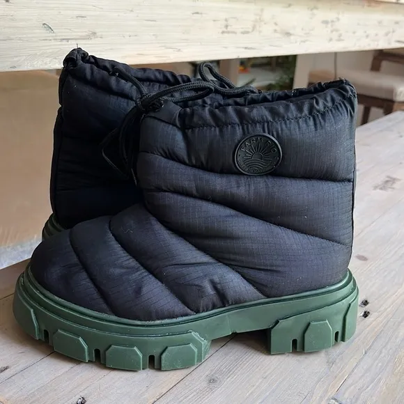 NEW! FARM RIO black green Lug Sole puffer nylon winter ankle Boots 8.5