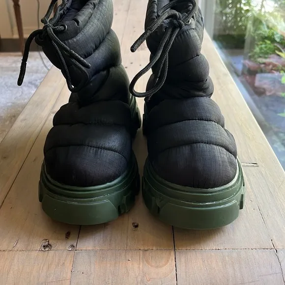 NEW! FARM RIO black green Lug Sole puffer nylon winter ankle Boots 8.5
