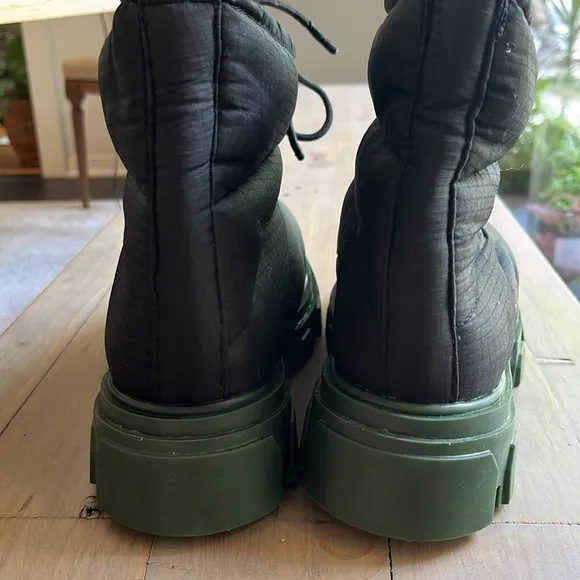 NEW! FARM RIO black green Lug Sole puffer nylon winter ankle Boots 8.5