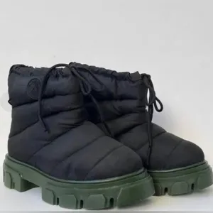 NEW! FARM RIO black green Lug Sole puffer nylon winter ankle Boots 8.5