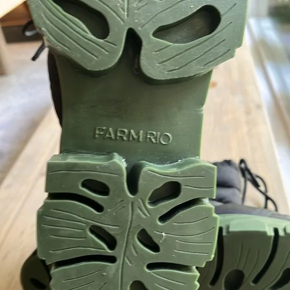NEW! FARM RIO black green Lug Sole puffer nylon winter ankle Boots 8.5