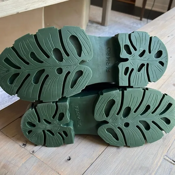 NEW! FARM RIO black green Lug Sole puffer nylon winter ankle Boots 8.5