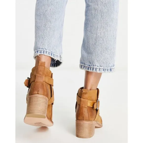 New! Free People Back Loop HeeledAnkle Boot Leather Pointed Toe Bootie Sz 8