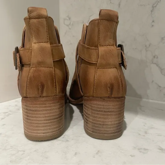 New! Free People Back Loop HeeledAnkle Boot Leather Pointed Toe Bootie Sz 8