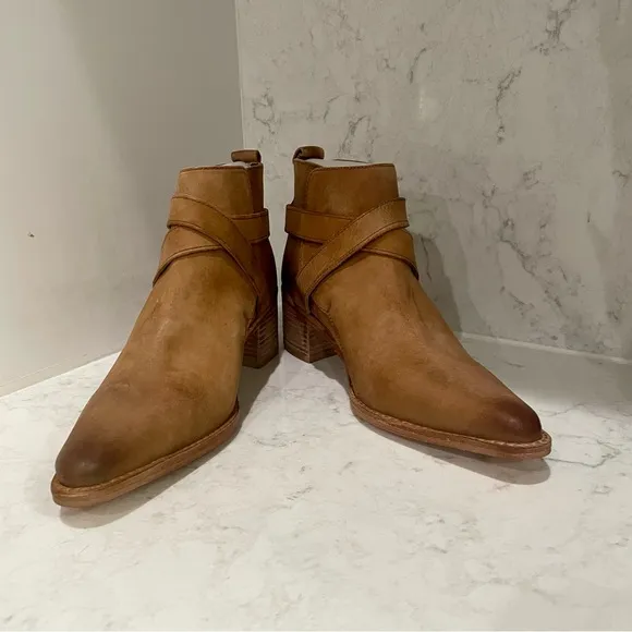 New! Free People Back Loop HeeledAnkle Boot Leather Pointed Toe Bootie Sz 8