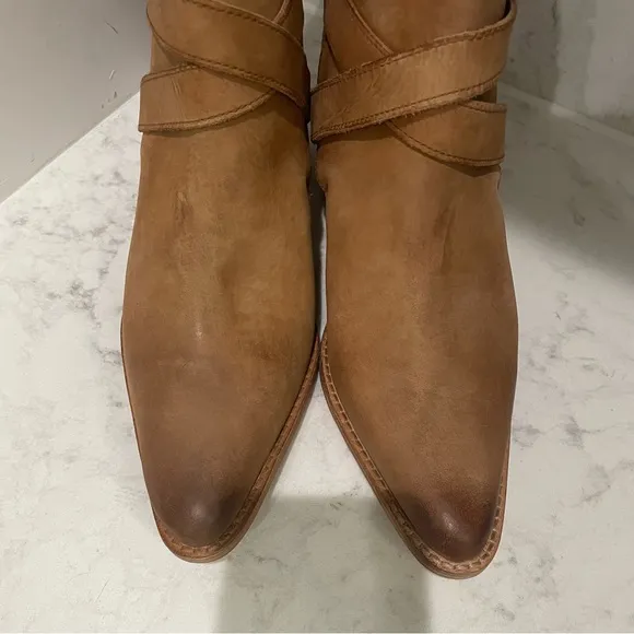 New! Free People Back Loop HeeledAnkle Boot Leather Pointed Toe Bootie Sz 8