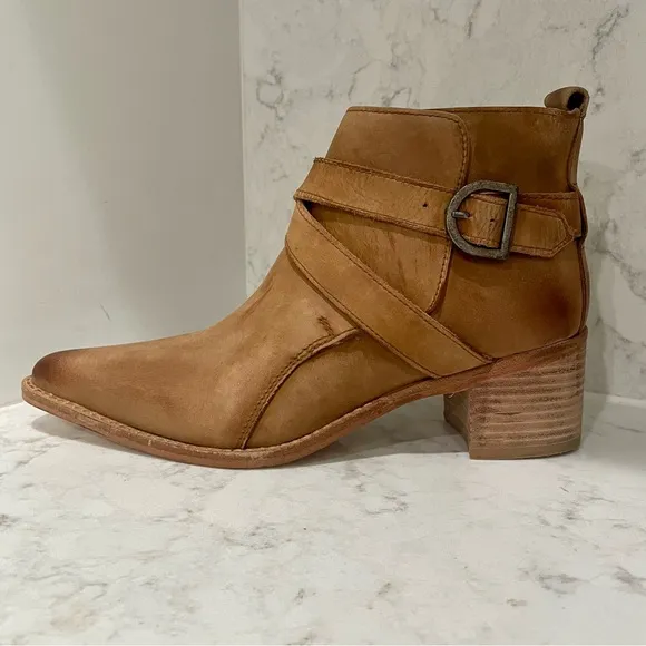 New! Free People Back Loop HeeledAnkle Boot Leather Pointed Toe Bootie Sz 8