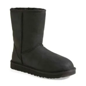 New in Box UGG Classic Short Water-resistant Leather Boots US 6 BLACK