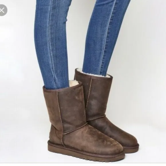 New in Box UGG Classic Short Water-resistant Leather Boots US 6 BLACK