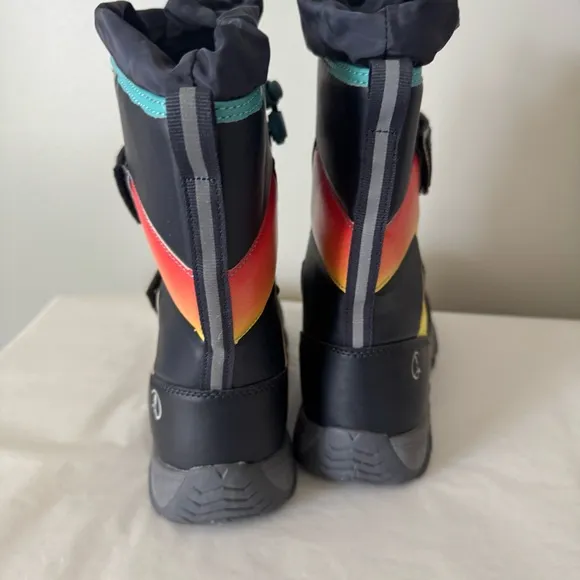 New! LANDS’ END Size 6 Big Boys Winter Snow Boots - Muti-Color