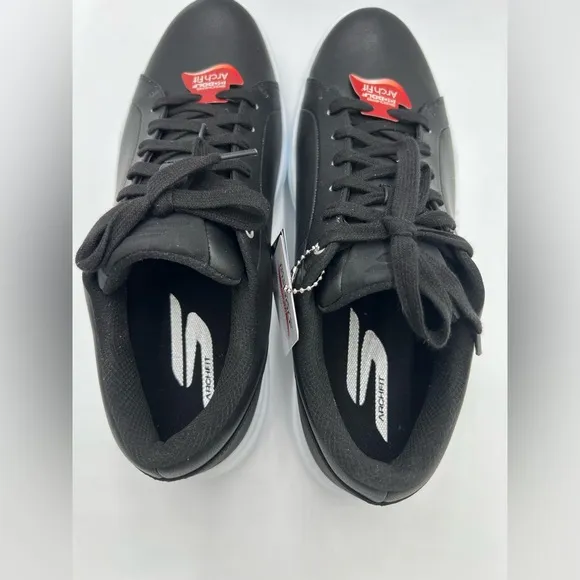 New Men’s Sketchers Golf shoes with arch support size 10. 100% waterproof.