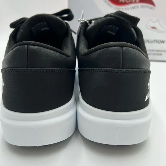 New Men’s Sketchers Golf shoes with arch support size 10. 100% waterproof.