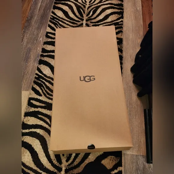 NEW ☆ OTK FEMME BLACK LACEBACK UGGS