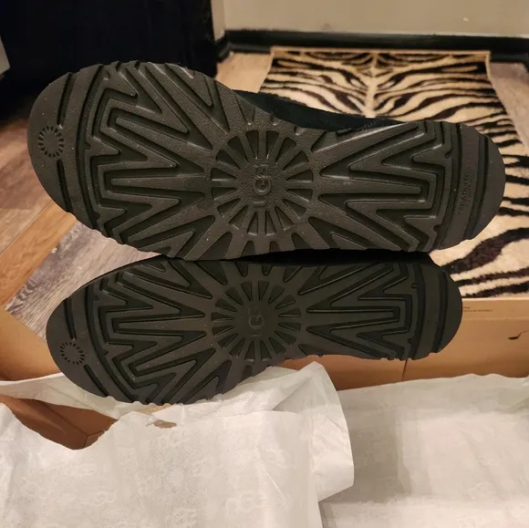 NEW ☆ OTK FEMME BLACK LACEBACK UGGS