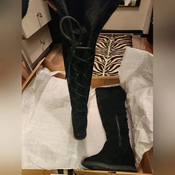 NEW ☆ OTK FEMME BLACK LACEBACK UGGS