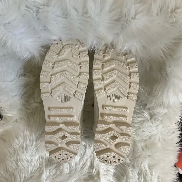 NEW Palladium Unisex Star White Pampa Hi Htg Supply Boots Size M10 W11.5
