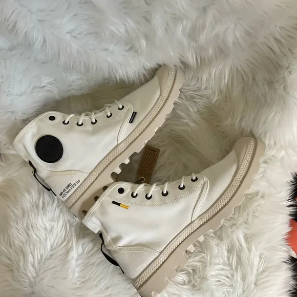 NEW Palladium Unisex Star White Pampa Hi Htg Supply Boots Size M10 W11.5