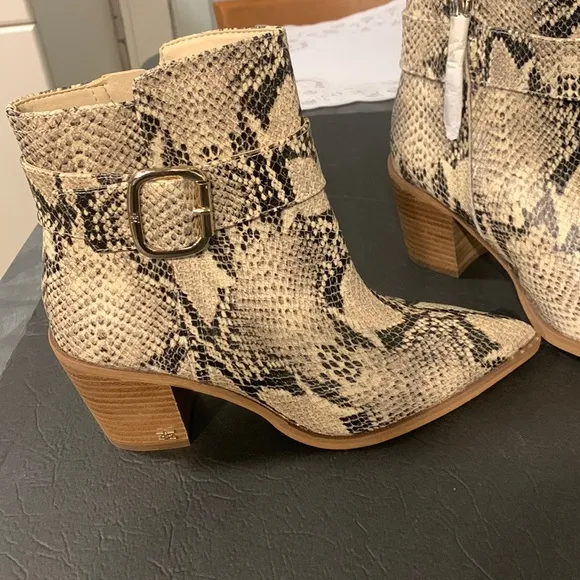 NEW SAM EDELMAN ANKLE BOOTS. LEONIA VERY GORGEOUS