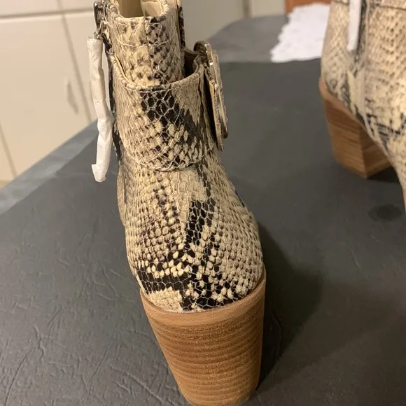 NEW SAM EDELMAN ANKLE BOOTS. LEONIA VERY GORGEOUS