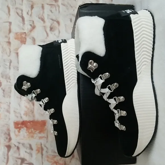 New Sorel Out N About III Conquest Suede Hiker Boots