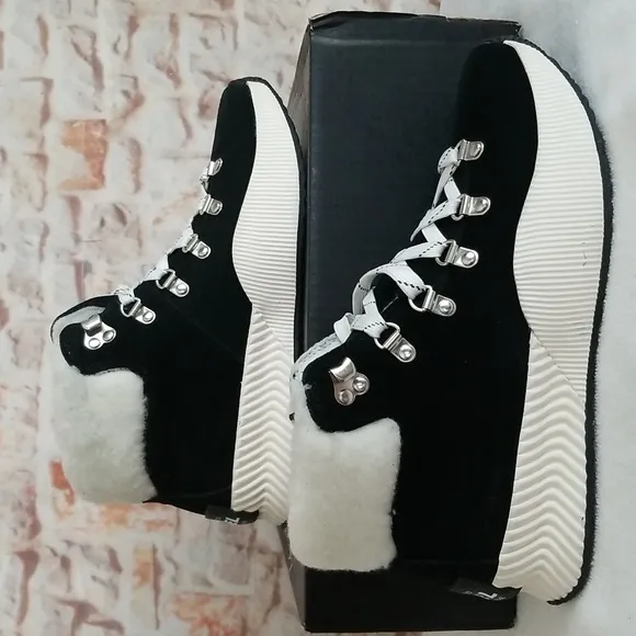 New Sorel Out N About III Conquest Suede Hiker Boots