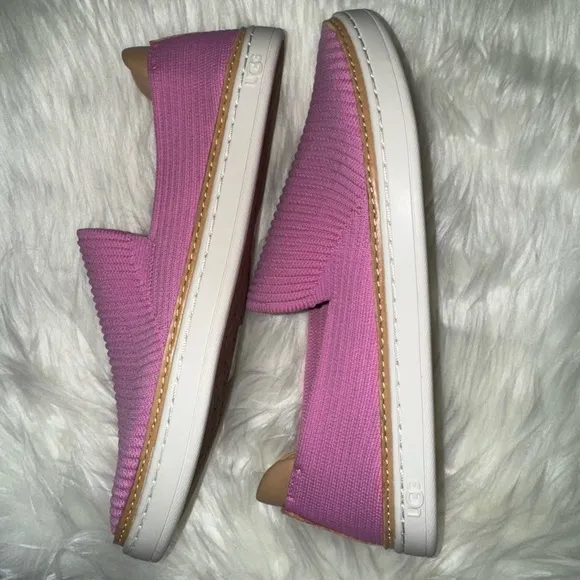 New without box- Ugg Womens Sammy Wild Flower Knit Shoes- size 7