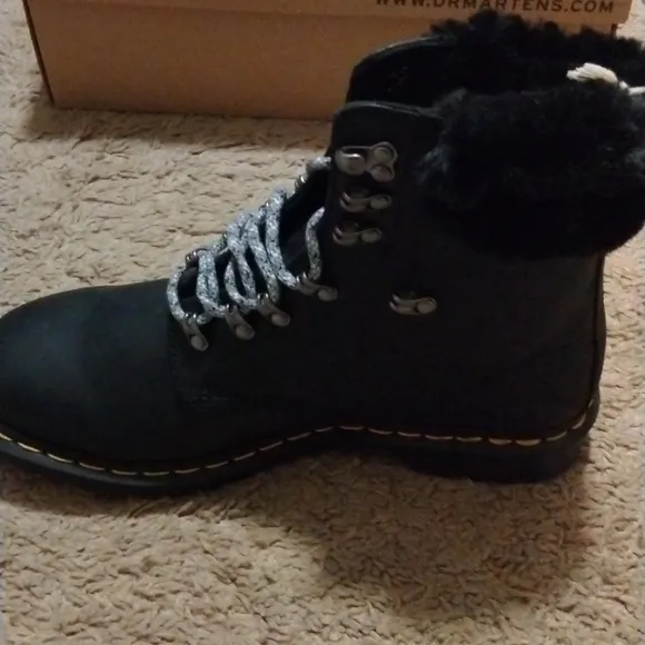 NIB Dr. Martens 1460 Serena Collar Faux Fur Lined Combat Boots