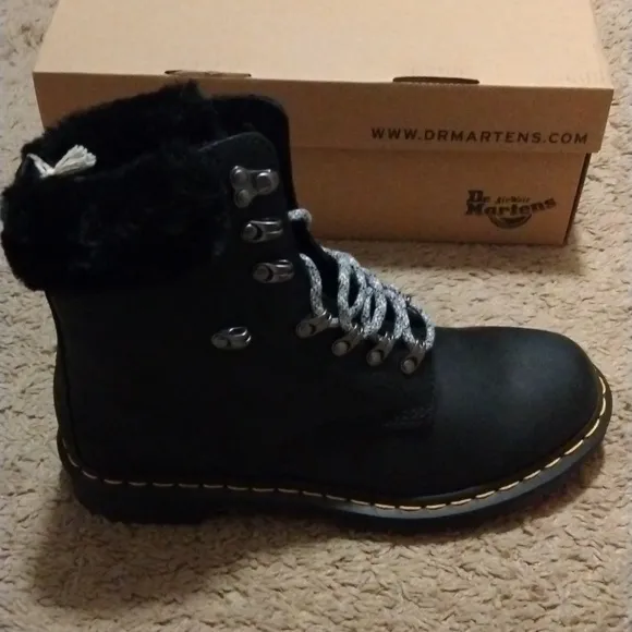 NIB Dr. Martens 1460 Serena Collar Faux Fur Lined Combat Boots