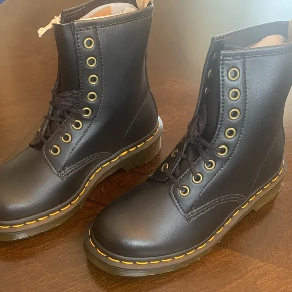 NIB DR. MARTENS Unisex Vegan Felix Rub Boots in Black, Size 5 Women, 4 Men