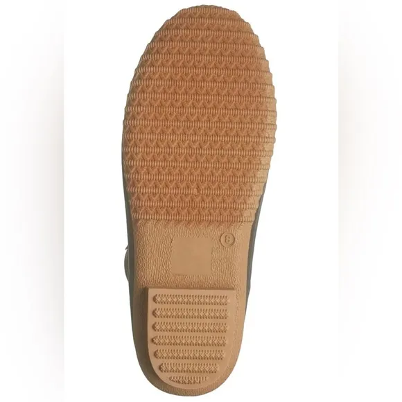NIB Khombu Boots