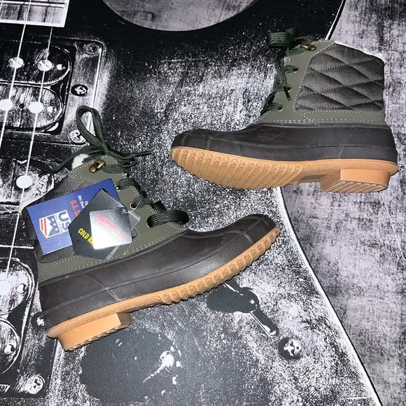 NIB Khombu Boots