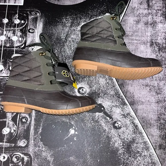 NIB Khombu Boots