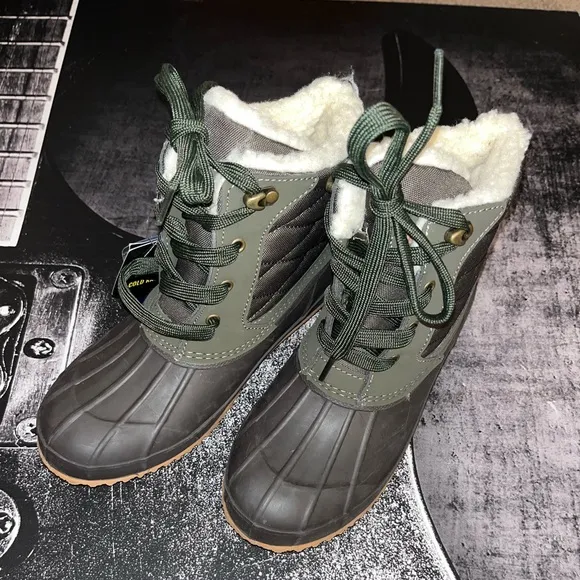 NIB Khombu Boots