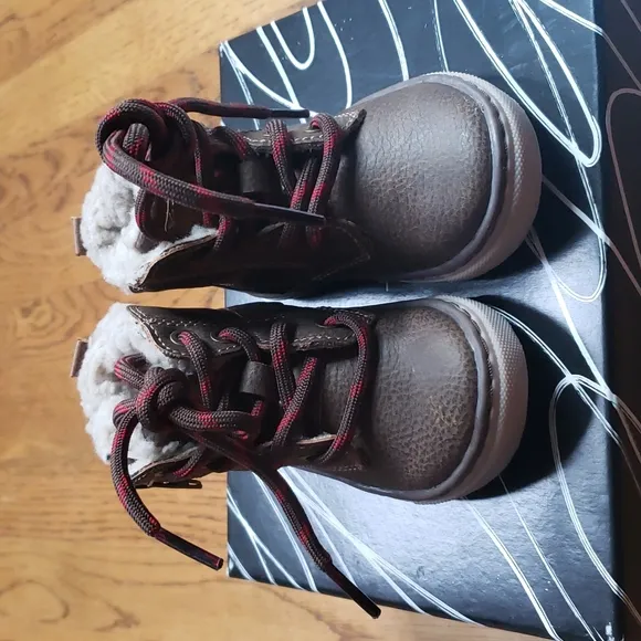 NIB Max   Jake Steven Boot Brown Kid's Zip Up Boot Size 5 Toddler